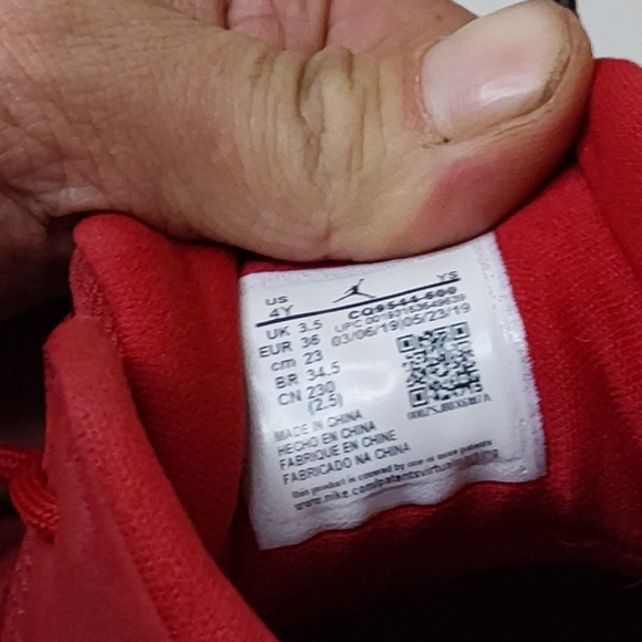 Jordan Aura Size 4Y - Picture 8 of 12